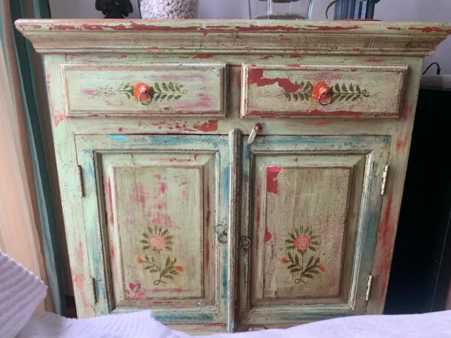 Aparador Becara madera pintado.