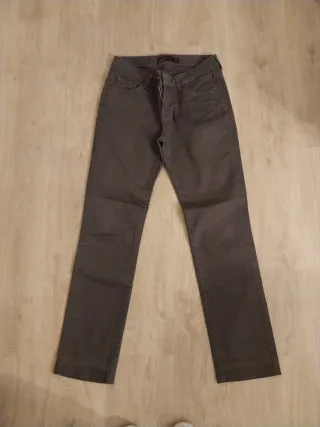 Pantalón pitillo marrón oscuro