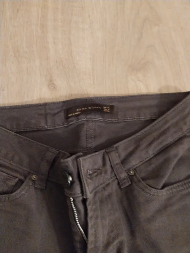 Pantalón pitillo marrón oscuro