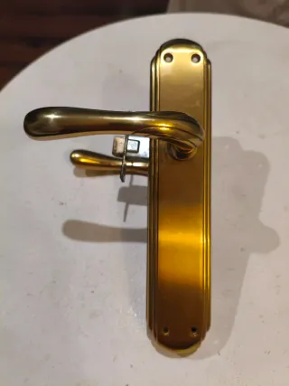 Manivelas y cerradura puerta latón. Antiguas. 25cm