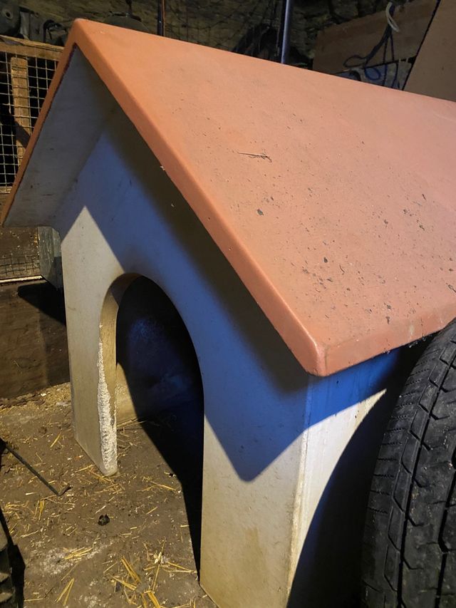 Caseta perro exterior piedra base