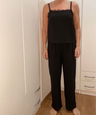 Mono negro con encaje