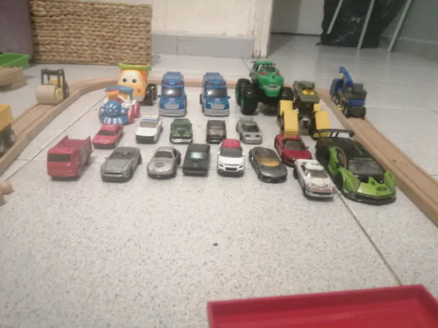 Coches y tren de madera