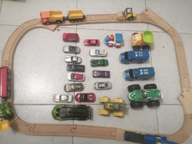 Coches y tren de madera