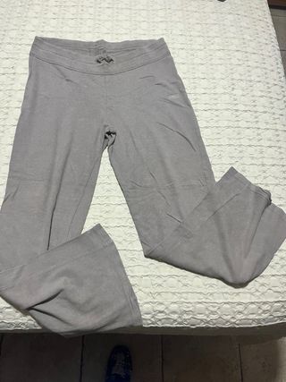 Conjunto deportivo Reebok rosa y gris