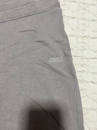 Conjunto deportivo Reebok rosa y gris