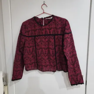 Blusa Zara granate bordada talla L