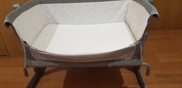 Cuna de colecho gris