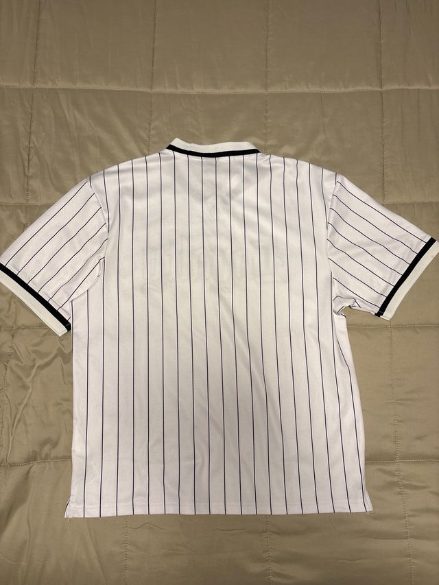 Camiseta New Yorker Rayas Negras y Blancas