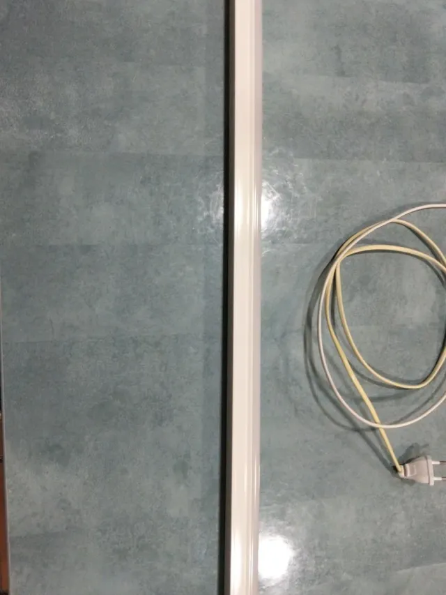 Tubo de luz fluorescente con cable