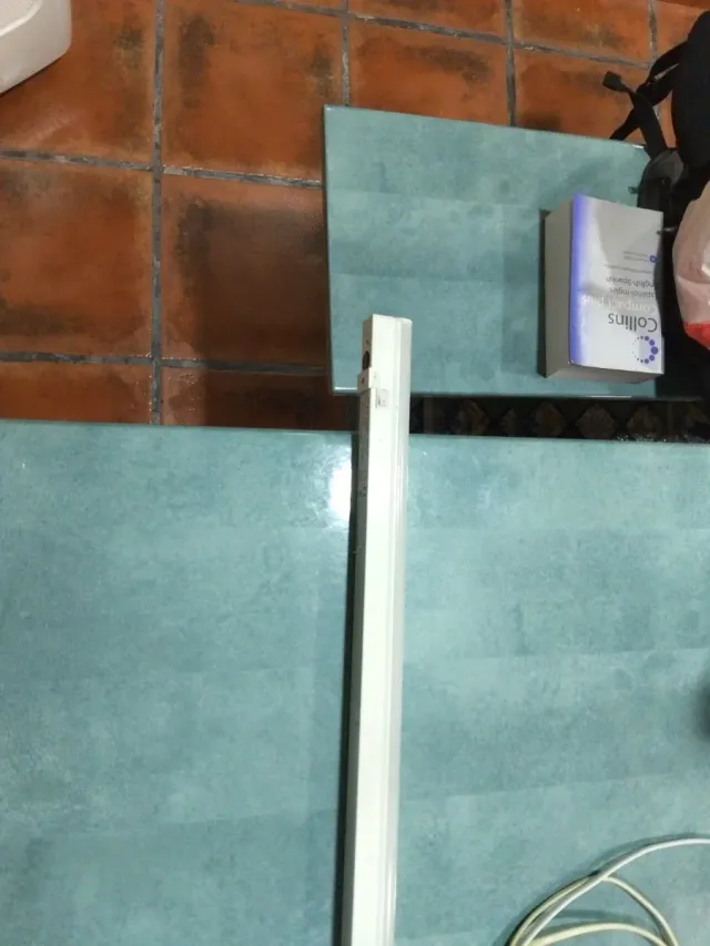 Tubo de luz fluorescente con cable