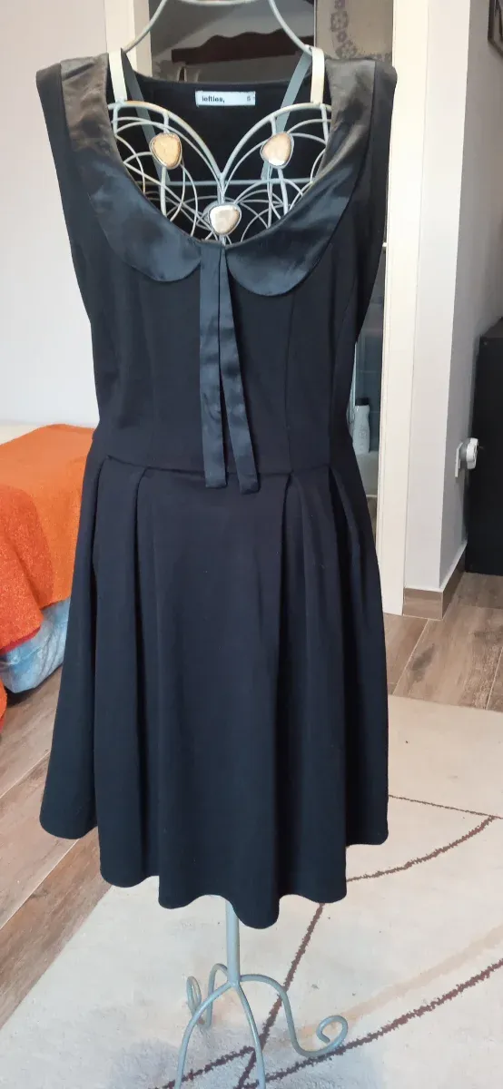 Vestido negro Lefties cuello Peter Pan