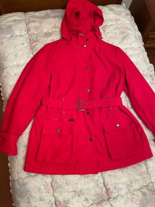 Gabardina roja con cinturón Talla XL