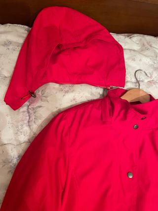 Gabardina roja con cinturón Talla XL