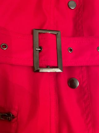 Gabardina roja con cinturón Talla XL