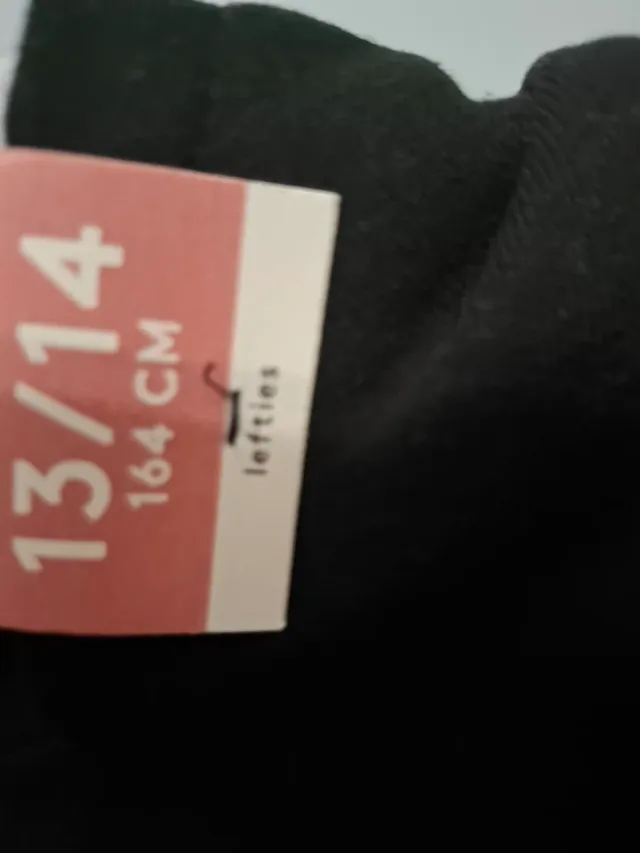 Sudadera negra con capucha