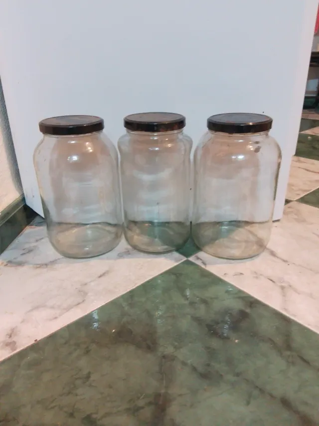 3 Botes de Cristal con Tapa Negra
