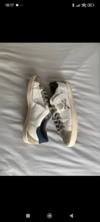 Zapatillas Scarlpers grises y blancas