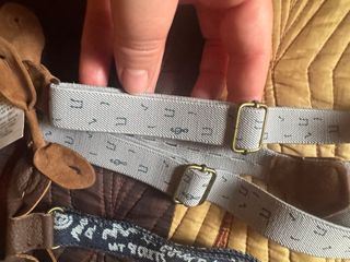 Cinturones trenzados y tirantes a estrenar