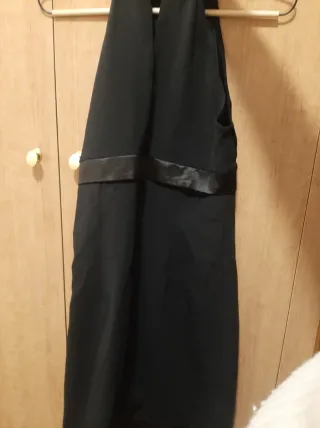 Vestido negro fiesta con banda satinada