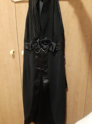 Vestido negro fiesta con banda satinada