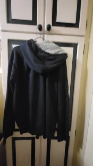 Sudadera Gap azul maribo con Cremallera y capucha.