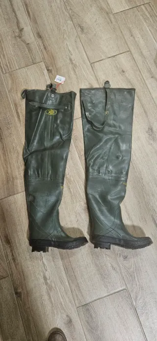 Botas de pesca enteras verdes