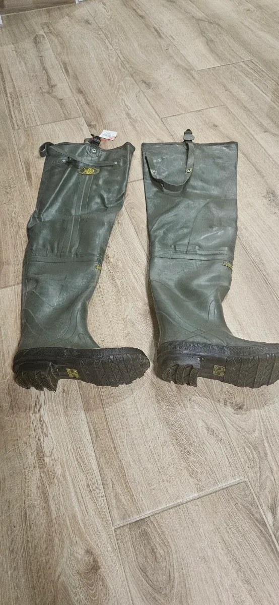 Botas de pesca enteras verdes