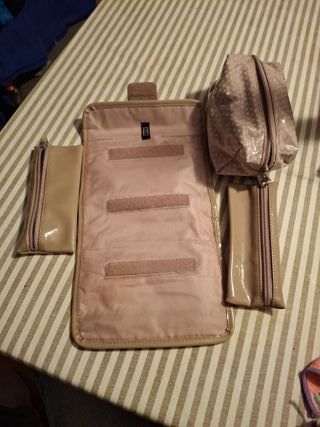 Neceser Misako Beige y Blanco Lunares