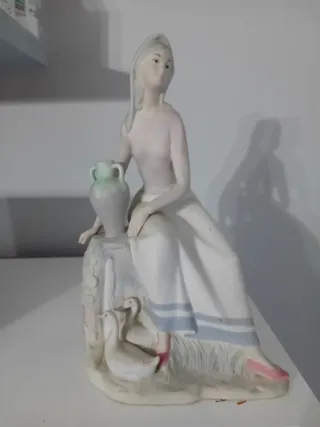 Figura cerámica firmada Marca Zaphir