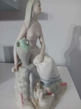 Figura cerámica firmada Marca Zaphir