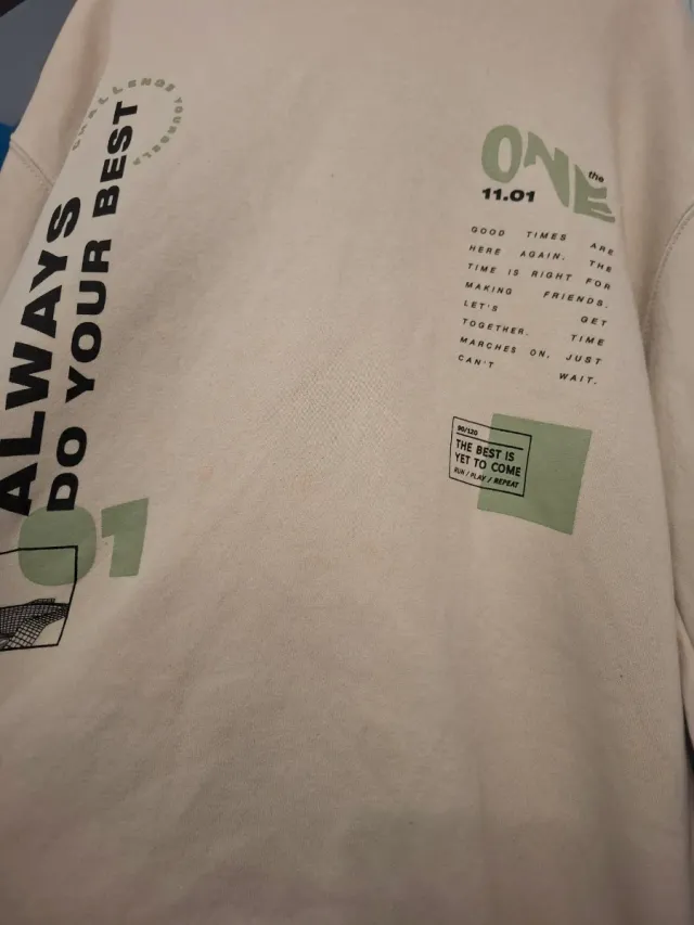 Sudadera beige con estampado ONE