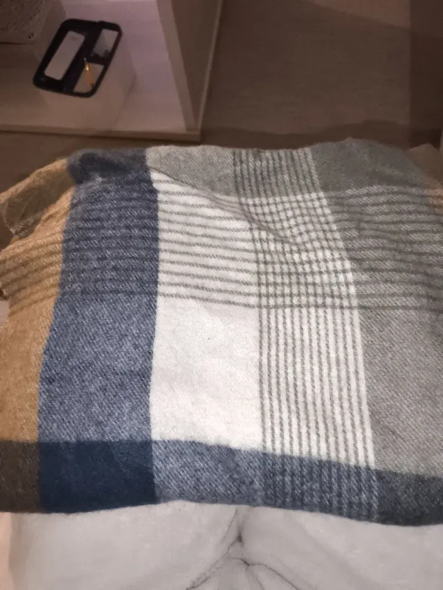 Bufanda a cuadros beige, azul y gris