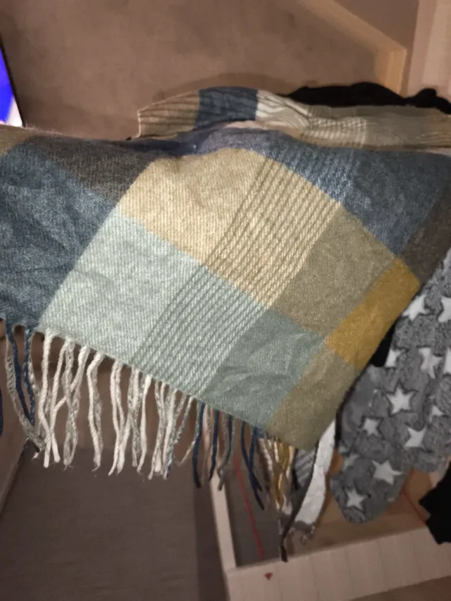 Bufanda a cuadros beige, azul y gris