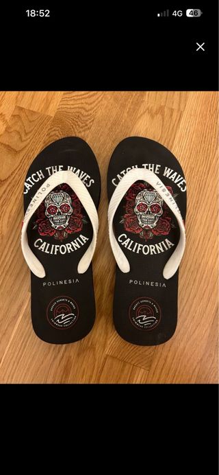 Chanclas Polinesia California Skull Roses