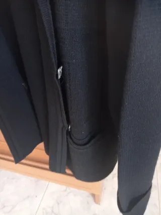 Chaqueta de punto negra para mujer