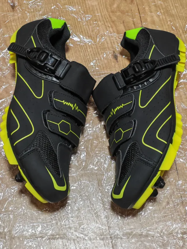 Tênis de Ciclismo Preto e Verde Neon