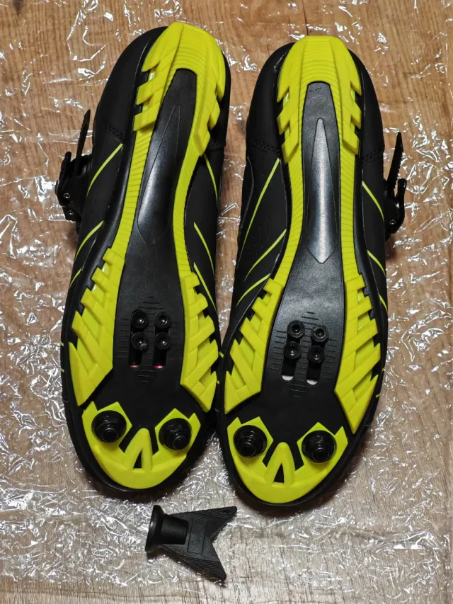 Tênis de Ciclismo Preto e Verde Neon