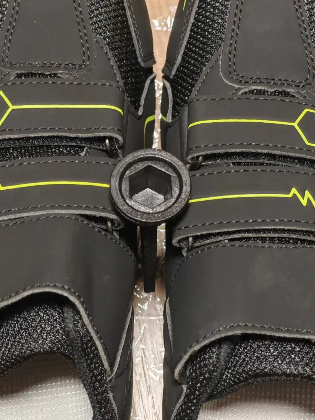 Tênis de Ciclismo Preto e Verde Neon