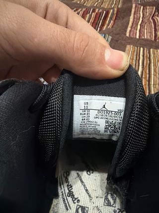 Tenis Jordan Negros y Rojos