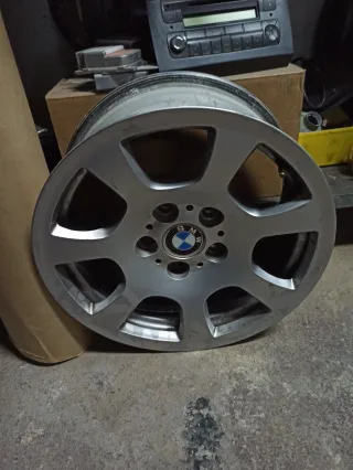 Llanta original bmw e60 16pulgadas perfecto estado