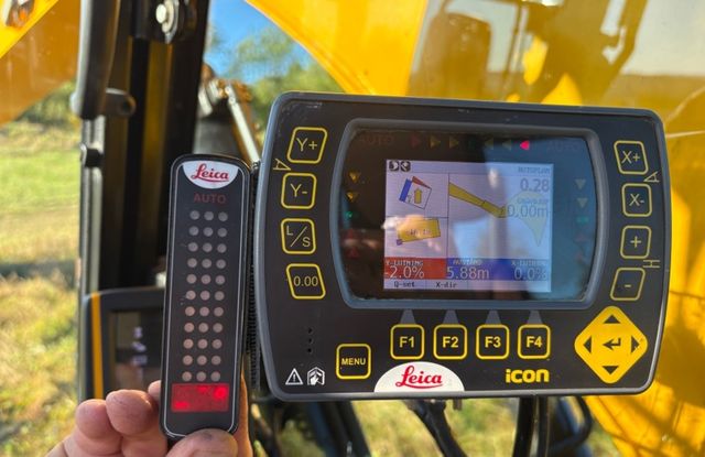 Excavadora JCB JS145L