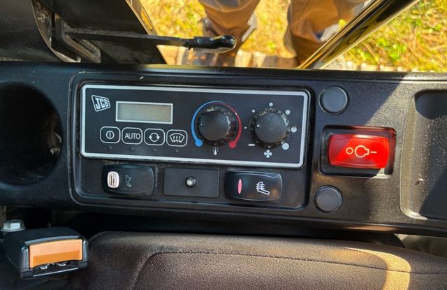 Excavadora JCB JS145L