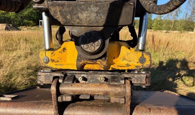 Excavadora JCB JS145L