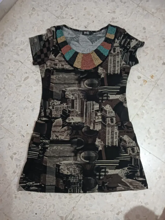 Vestido de punto con cuello bordado