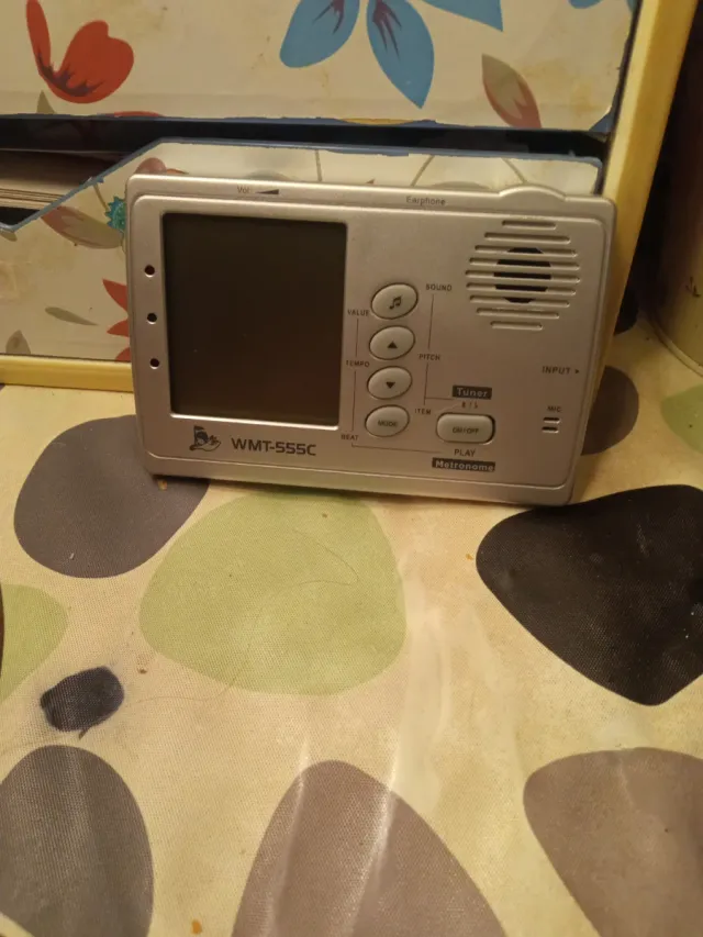 Afinador y Metrónomo WMT-555C