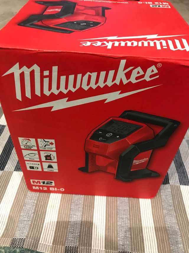 Inflador Neumáticos Milwaukee M12 BI-0