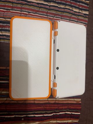 Nintendo 2DS XL Naranja y Blanco