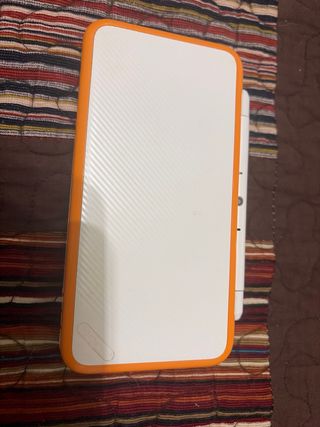 Nintendo 2DS XL Naranja y Blanco