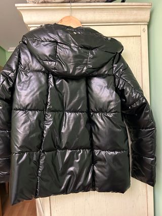 Cazadora acolchada negra mujer